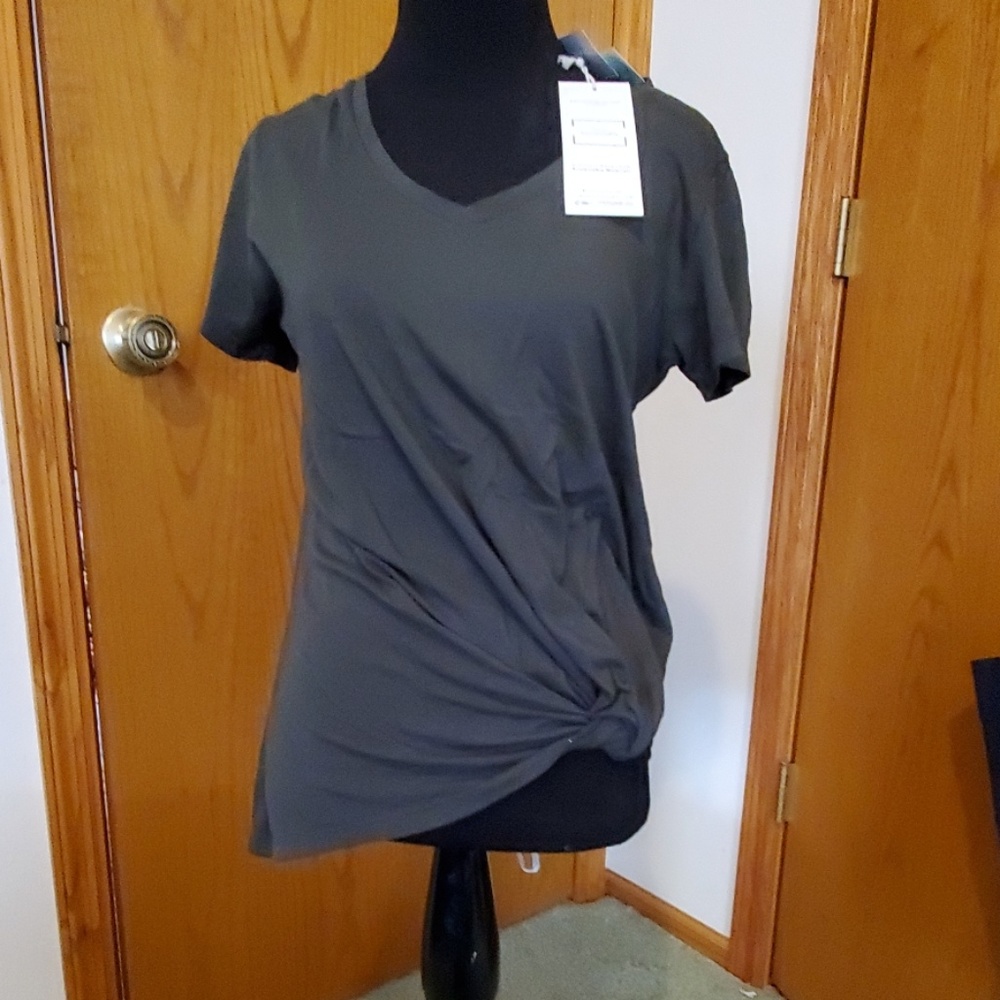 Bottom knot tee